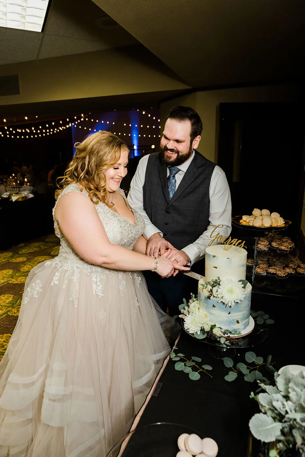 Lauren and Matthew cutting the cake — Grand View Lodge reception — Tim Larsen Photography, Brainerd Lakes MN