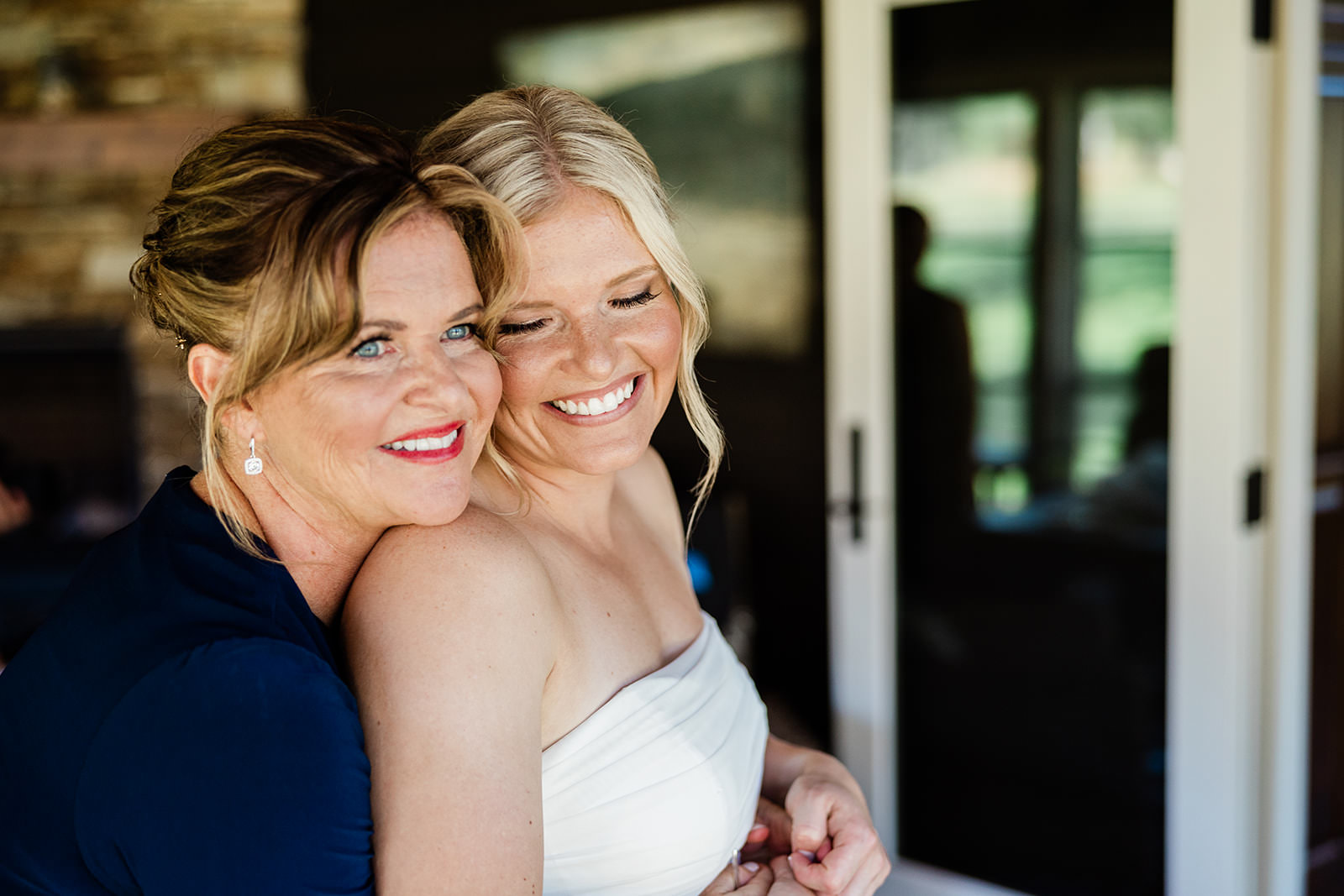 Maddy with her mom — getting ready at Grand View Lodge — Tim Larsen Photography, Brainerd Lakes MN