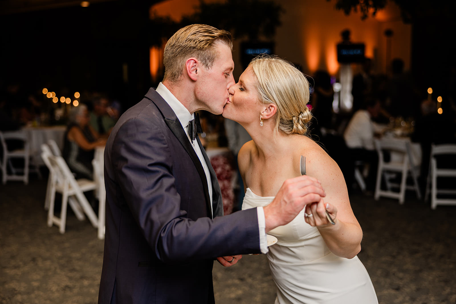 Last dance of the night — kiss on the dance floor — Tim Larsen Photography, Brainerd Lakes MN